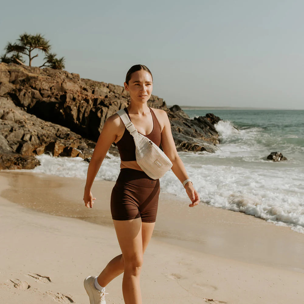 Sande™ Essentials Crossbody Bag Sand