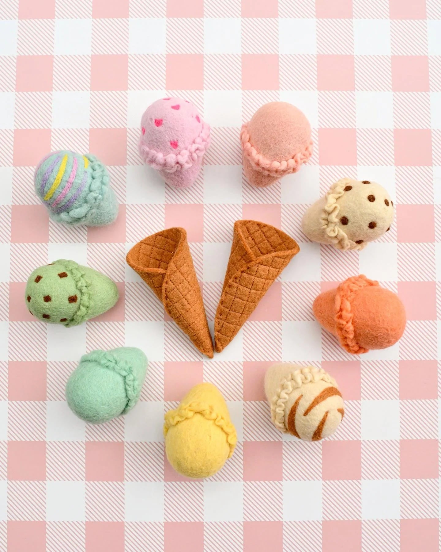 Tara Treasures Felt Ice Cream Set - Waffle Cones and 9 Ice Cream Scoops