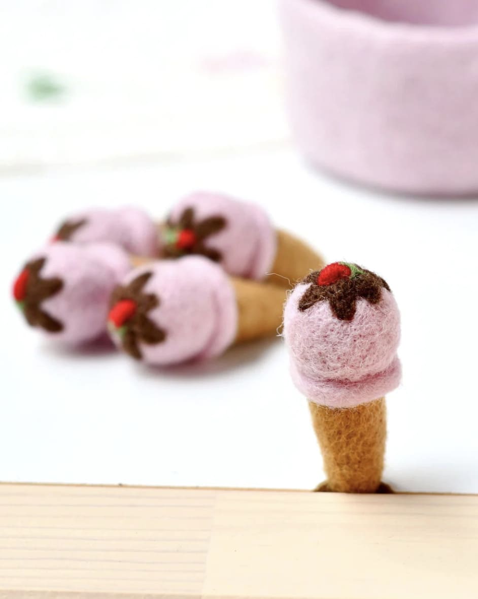 Tara Treasures Felt Ice Creams Strawberry with Chocolate Sauce