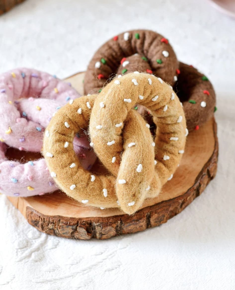 Tara Treasures Felt Soft Pretzel