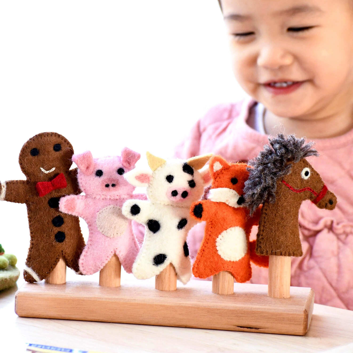 Tara Treasures Gingerbread Man Story, Finger Puppet Set