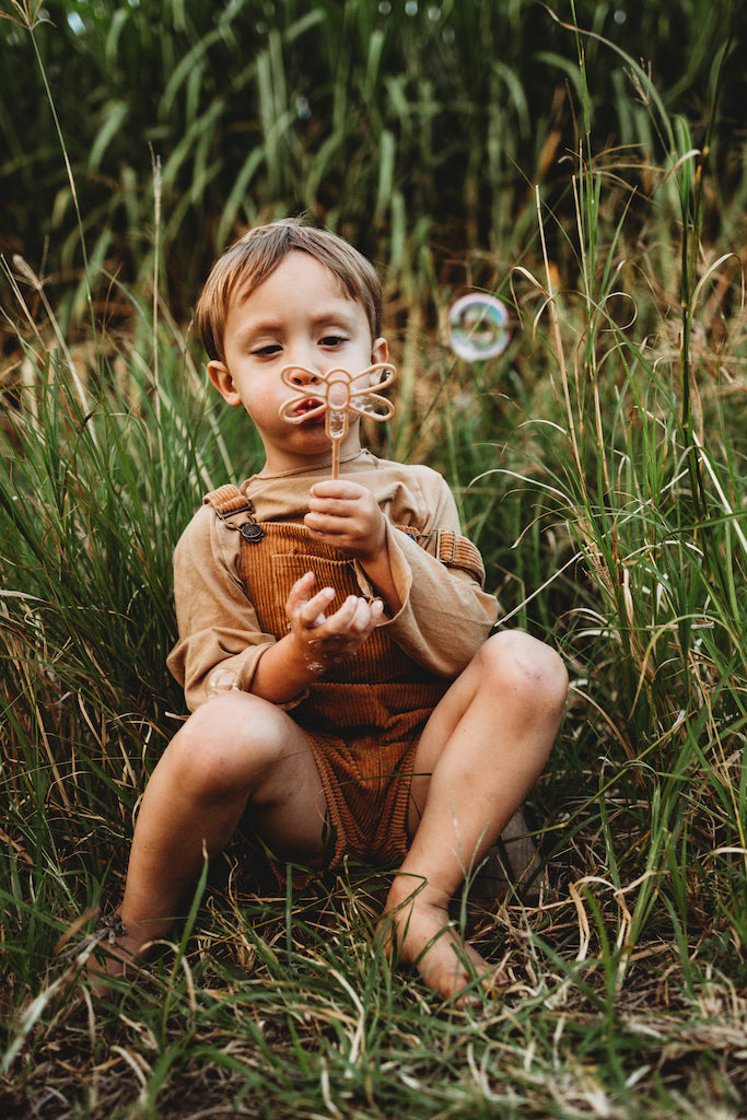 kinfolk-pantry-bubble-wand-dragonfly